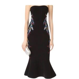 Elegant Black Strapless Dress with Floral Embroidery